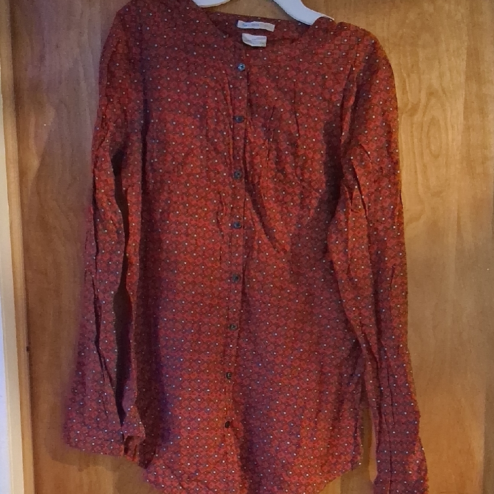 VANHEUSEN STUDIO Women's Red Shirt With Designs.